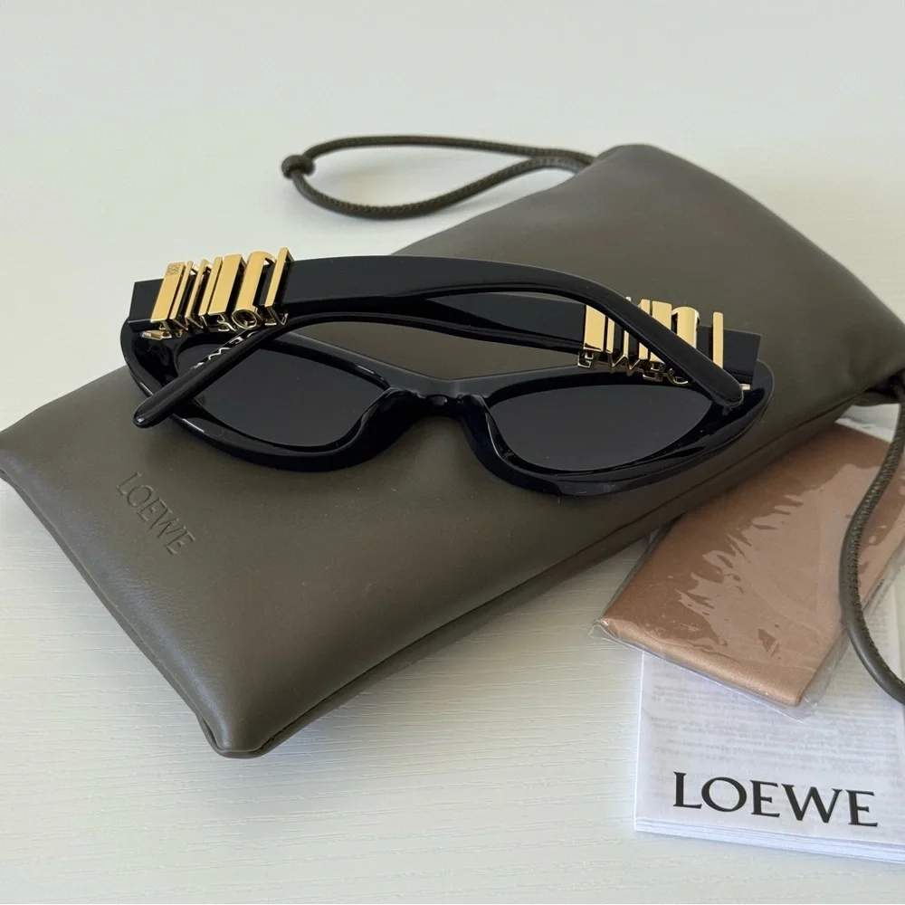 New! Loewe Black Cat-Eye Sunglasses LW40156U 01A, Authentic